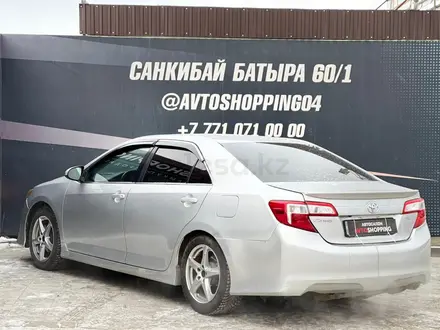 Toyota Camry 2014 года за 7 890 000 тг. в Актобе – фото 3