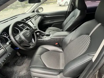 Toyota Camry 2020 года за 11 200 000 тг. в Шымкент – фото 9