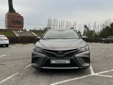 Toyota Camry 2020 года за 11 200 000 тг. в Шымкент