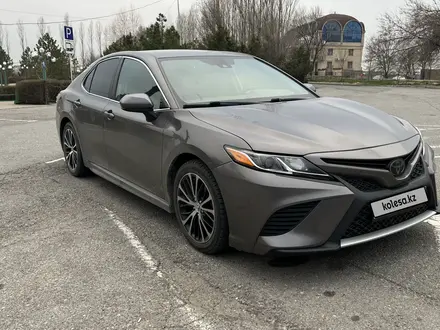 Toyota Camry 2020 года за 11 200 000 тг. в Шымкент – фото 3