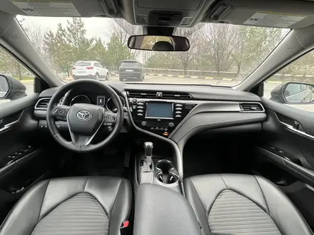 Toyota Camry 2020 года за 11 200 000 тг. в Шымкент – фото 10