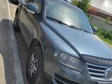 Volkswagen Touareg 2003 года за 4 500 000 тг. в Шымкент – фото 2