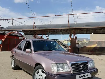 Mercedes-Benz E 220 1993 года за 1 800 000 тг. в Тараз