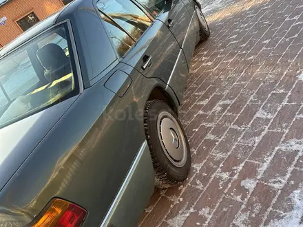 Mercedes-Benz E 260 1990 года за 1 450 000 тг. в Петропавловск – фото 3