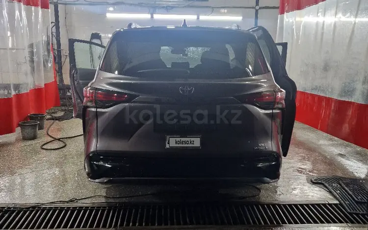 Toyota Sienna 2021 года за 27 999 999 тг. в Алматы