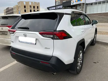 Toyota RAV4 2019 года за 14 500 000 тг. в Актобе – фото 2