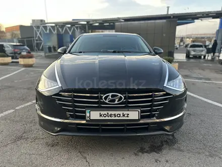 Hyundai Sonata 2021 года за 10 500 000 тг. в Алматы – фото 2