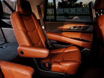 Cadillac Escalade 2019 года за 30 000 000 тг. в Алматы – фото 26