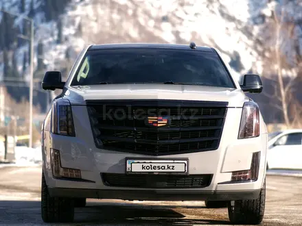 Cadillac Escalade 2019 года за 30 000 000 тг. в Алматы