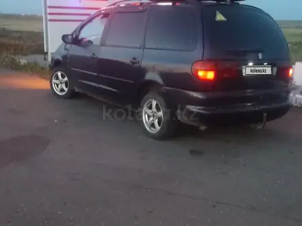 Volkswagen Sharan 1997 года за 1 800 000 тг. в Костанай – фото 4