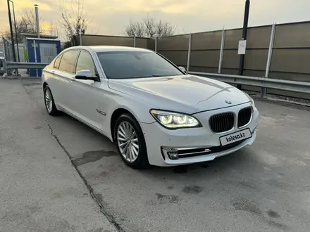 BMW 750 2010 года за 10 500 000 тг. в Алматы – фото 2