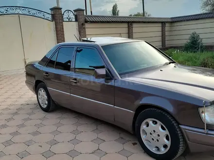 Mercedes-Benz E 220 1994 годаүшін3 800 000 тг. в Тараз – фото 3