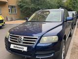 Volkswagen Touareg 2006 года за 4 100 000 тг. в Астана
