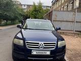 Volkswagen Touareg 2006 года за 4 100 000 тг. в Астана – фото 4