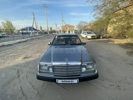 Mercedes-Benz E 230 1992 года за 1 500 000 тг. в Кызылорда – фото 3
