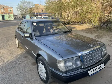 Mercedes-Benz E 230 1992 года за 1 500 000 тг. в Кызылорда – фото 2