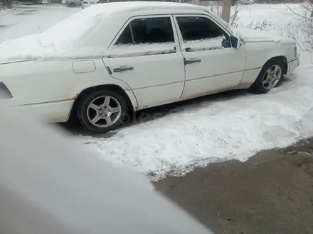 Mercedes-Benz E 230 1991 года за 1 150 000 тг. в Караганда – фото 3