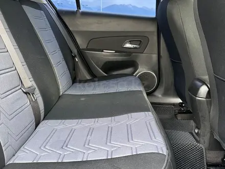 Chevrolet Cruze 2012 года за 3 200 000 тг. в Алматы – фото 24