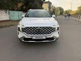 Hyundai Santa Fe 2022 года за 14 700 000 тг. в Алматы – фото 3