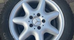 Диски на Мерседес R16 с зимней резиной в комплекте за 150 000 тг. в Алматы
