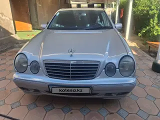 Mercedes-Benz E 320
