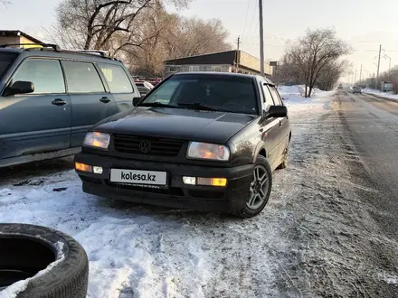 Volkswagen Vento 1994 года за 1 500 000 тг. в Алматы