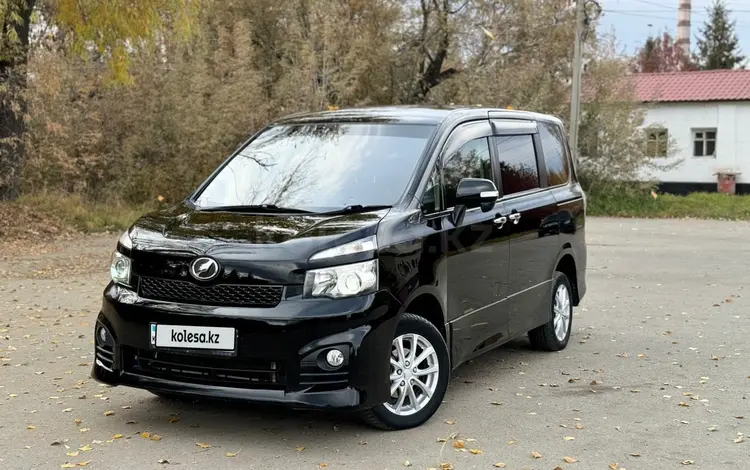 Toyota Voxy 2012 годаfor9 500 000 тг. в Риддер