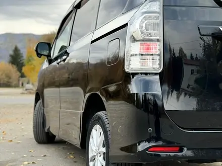 Toyota Voxy 2012 года за 9 500 000 тг. в Риддер – фото 8