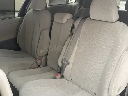 Toyota Sienna 2010 года за 6 666 666 тг. в Актобе – фото 12