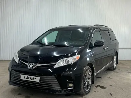 Toyota Sienna 2016 года за 12 061 200 тг. в Астана