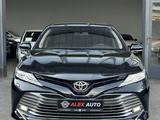 Toyota Camry 2018 года за 13 500 000 тг. в Шымкент – фото 2