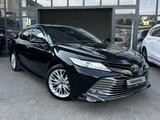 Toyota Camry 2018 года за 13 500 000 тг. в Шымкент