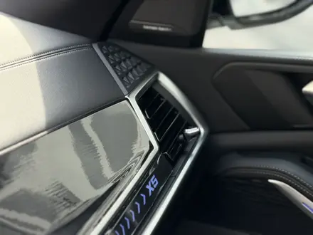 BMW X5 2023 года за 52 000 000 тг. в Алматы – фото 13