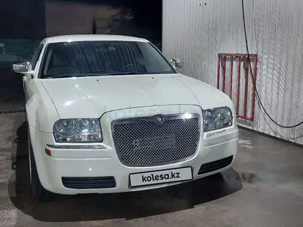 Chrysler 300C 2005 года за 6 300 000 тг. в Алматы – фото 4