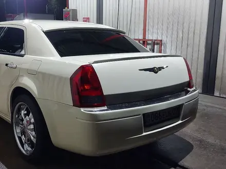 Chrysler 300C 2005 года за 6 300 000 тг. в Алматы – фото 8