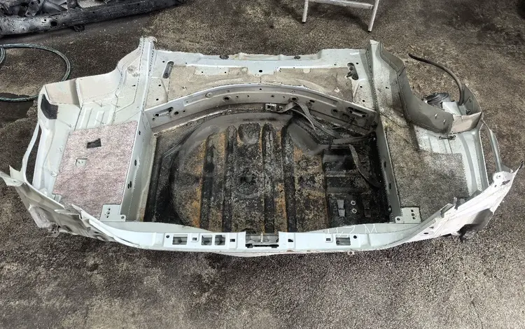 Задний Фартук + ванночка Mersedec w211 за 150 000 тг. в Алматы