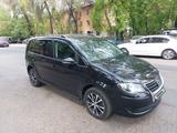 Volkswagen Touran 2010 года за 4 600 000 тг. в Алматы – фото 2