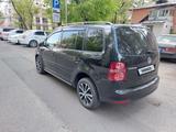 Volkswagen Touran 2010 года за 4 600 000 тг. в Алматы – фото 4