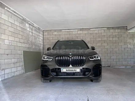 BMW X5 2021 года за 46 000 000 тг. в Алматы – фото 3