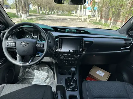 Toyota Hilux 2024 года за 24 500 000 тг. в Актобе – фото 15