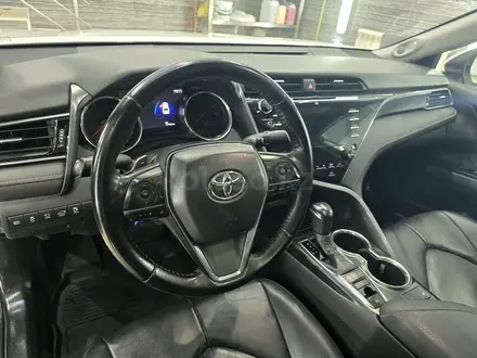 Toyota Camry 2019 года за 15 000 000 тг. в Актобе – фото 20