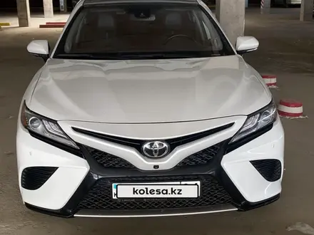 Toyota Camry 2019 года за 15 000 000 тг. в Актобе – фото 24