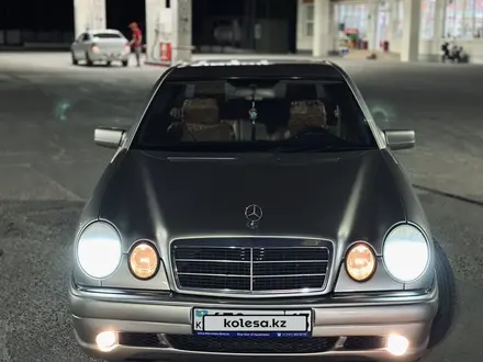 Mercedes-Benz E 320 1996 года за 2 900 000 тг. в Арысь – фото 2