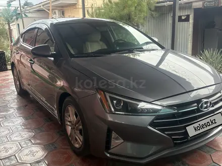 Hyundai Elantra 2018 года за 7 300 000 тг. в Шымкент