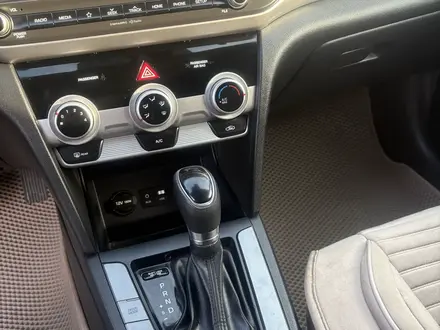 Hyundai Elantra 2018 года за 7 300 000 тг. в Шымкент – фото 6