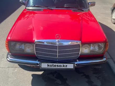 Mercedes-Benz E 230 1983 года за 2 800 000 тг. в Алматы