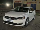 Volkswagen Passat 2013 года за 6 400 000 тг. в Актобе