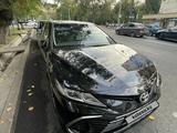 Toyota Camry 2023 года за 14 300 000 тг. в Алматы – фото 5