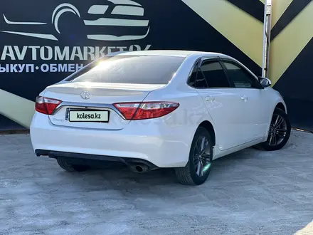 Toyota Camry 2015 года за 9 750 000 тг. в Атырау – фото 5