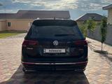 Volkswagen Tiguan 2018 года за 13 500 000 тг. в Атырау – фото 5